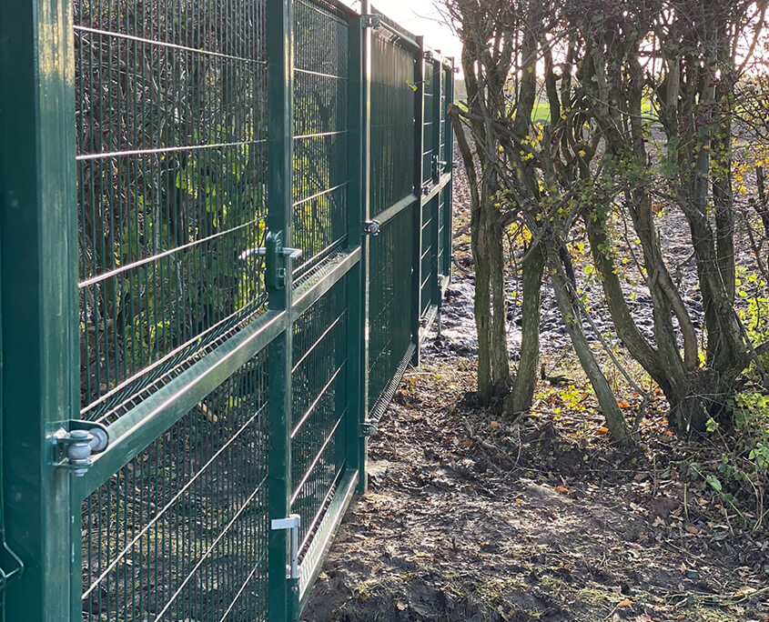 V mesh gate 0002 tatton fencing V mesh gate