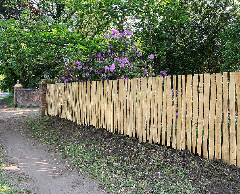 cleft-oak-pale-09-tatton-fencing cleft oak fencing