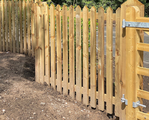 Picket fencing