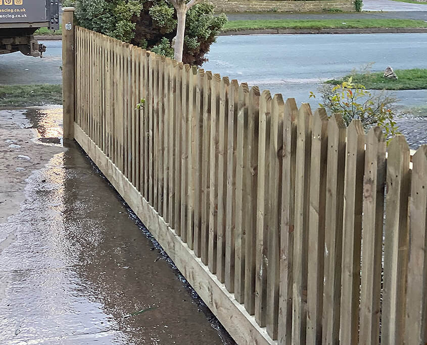Picket fencing