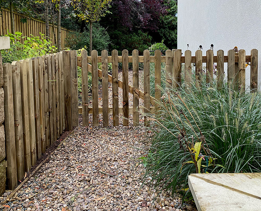 Picket fencing