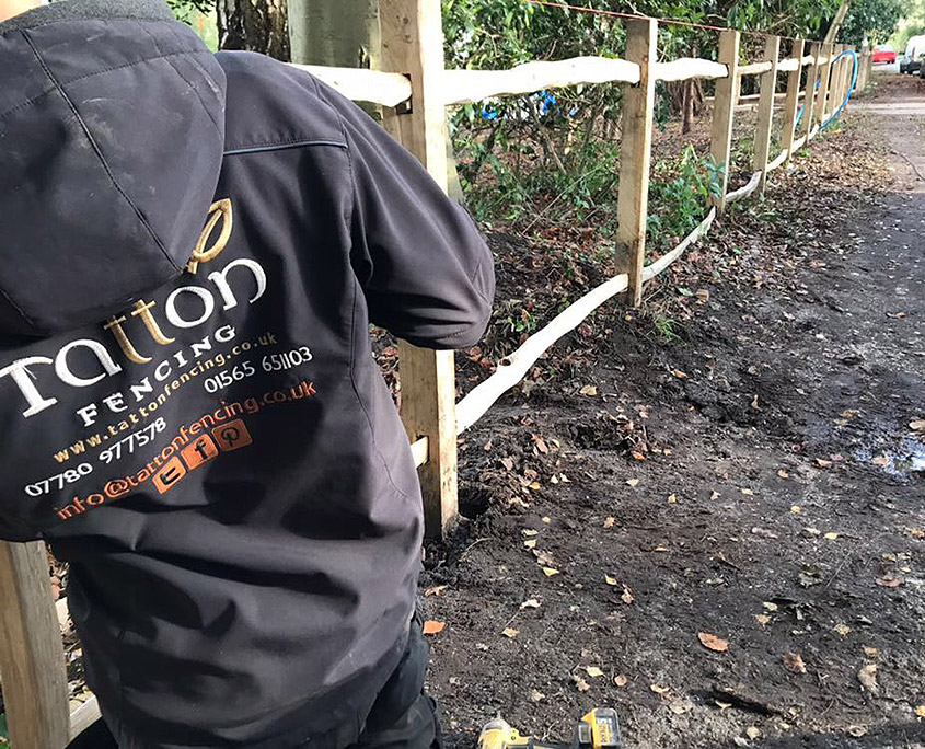 rustic oak pale fencing 03 tatton fencing rustic oak pale fencing 03 tatton fencing