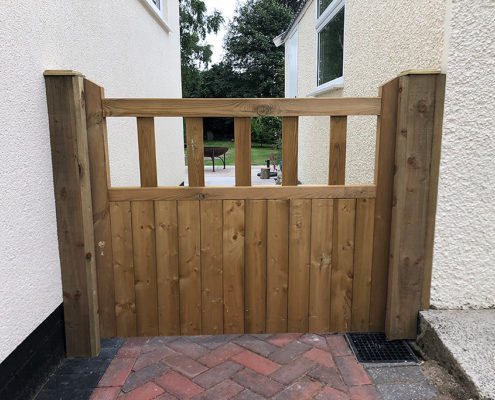 side-gate-102 Side gate