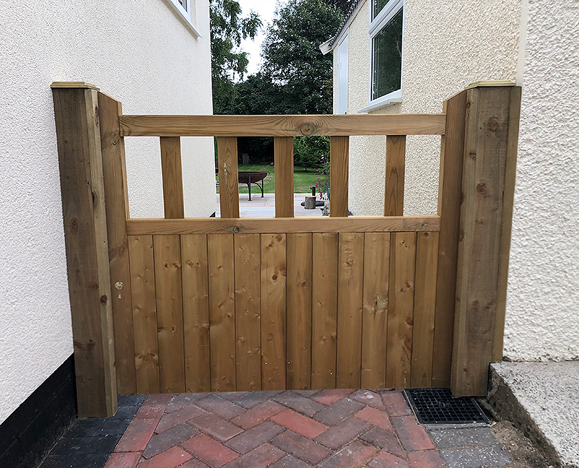 side-gate-102 Side gate