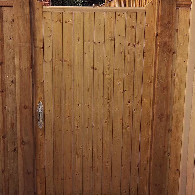 side-gate-17-tatton-fencing tongue and groove gate