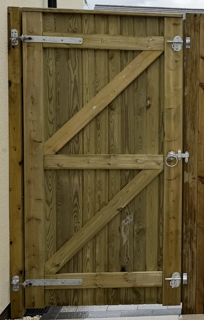 Gate Furniture and Locks installation by Tatton Fencing