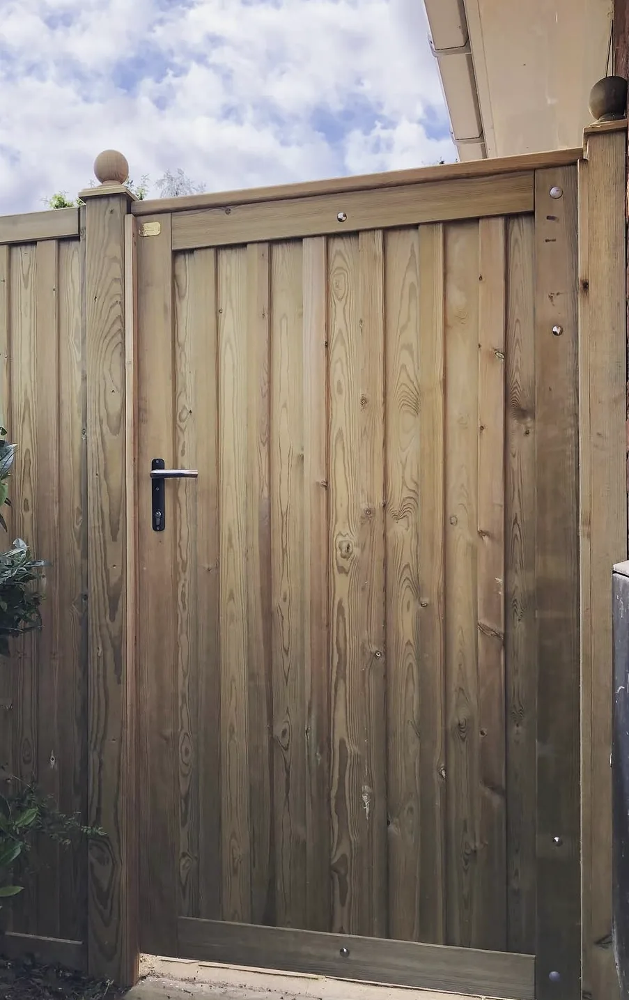 Gate Furniture and Locks installation by Tatton Fencing